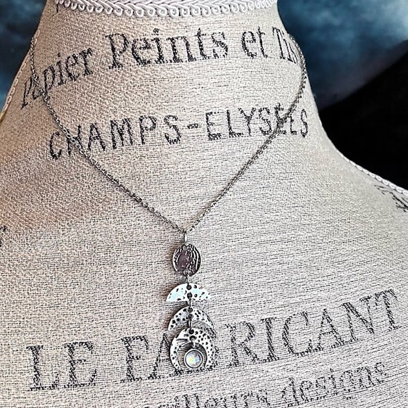 Silver toned Crescent Moon Phases Pendant Necklace Choker 15.5” - Picture 6 of 17